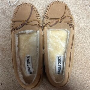 NWOT Minnetonka Women's Cozy Fur tan Moccasins size 7